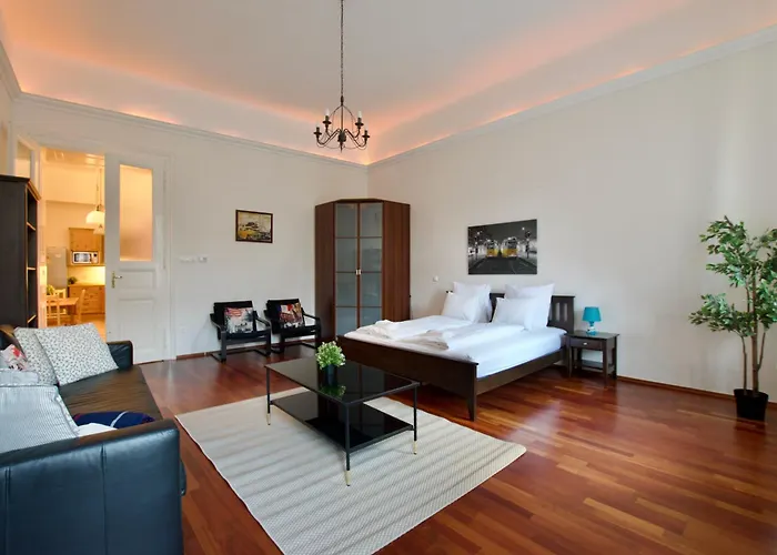 Standard Apartment By Hi5- Kiraly Apartment