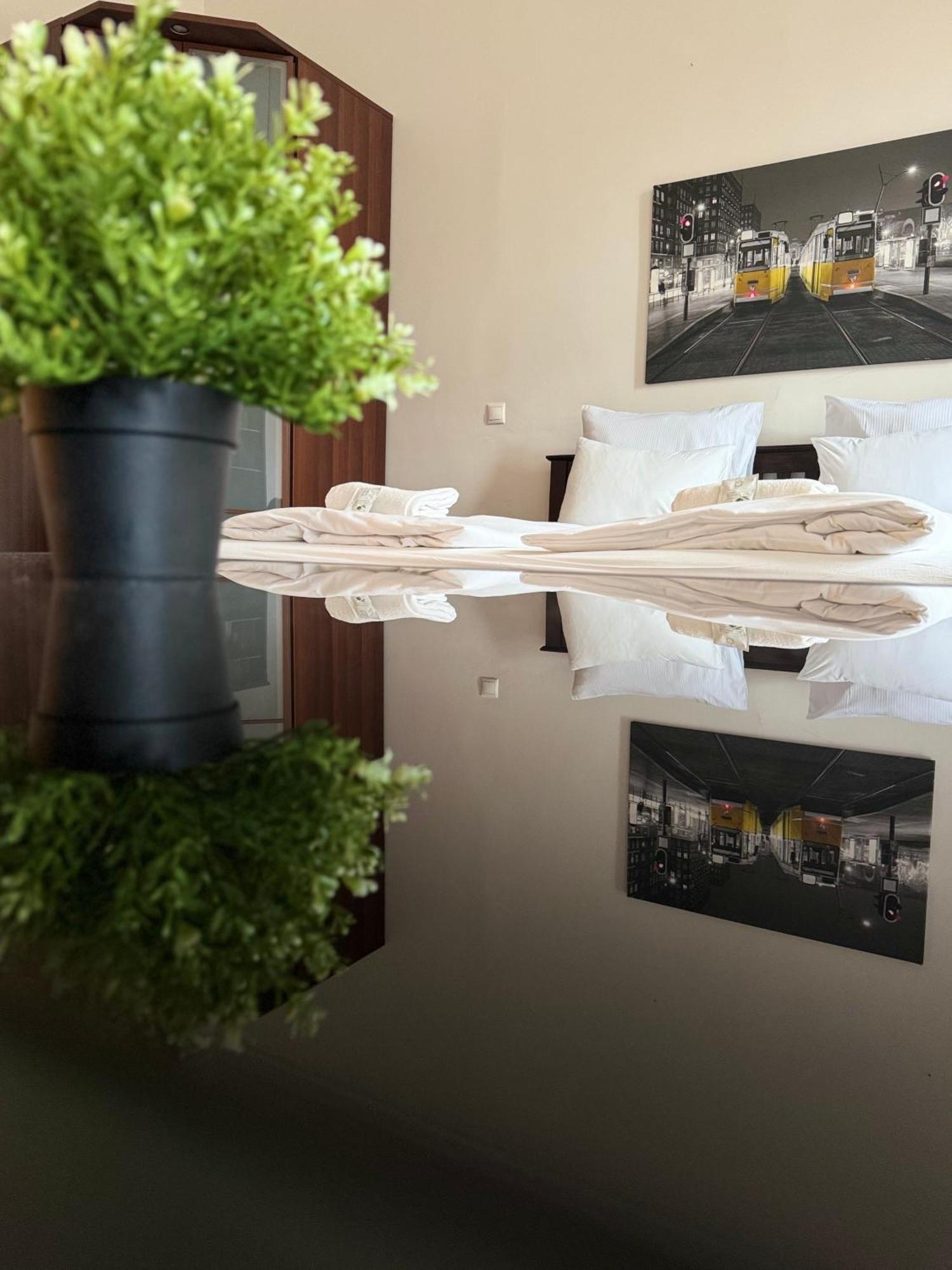 Standard By Hi5- Kiraly Budapest