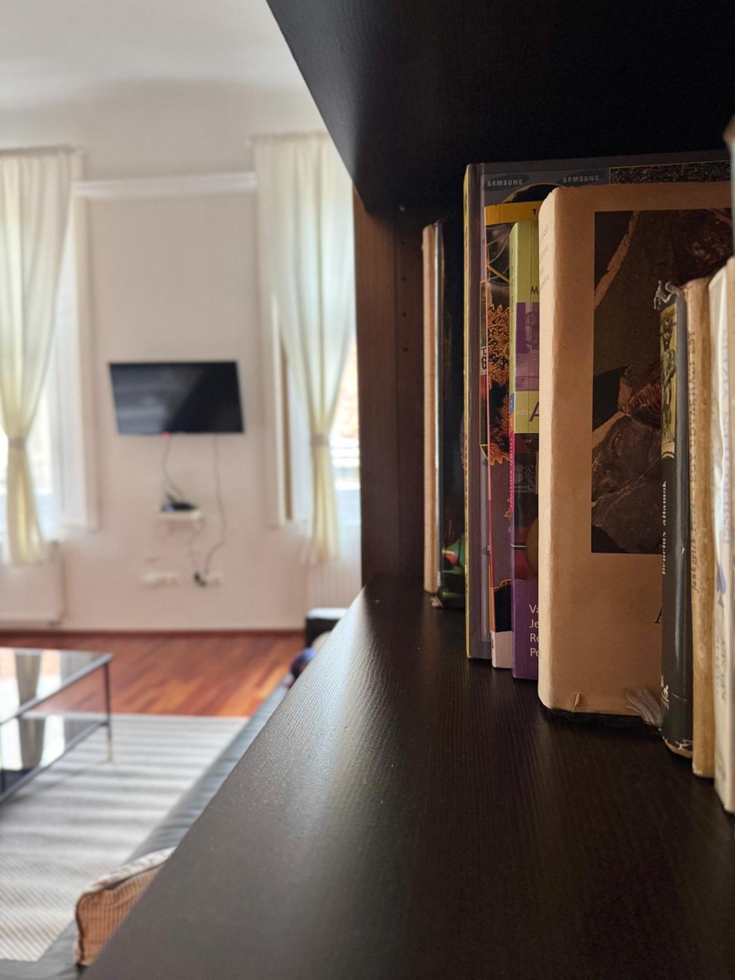 Apartment Standard By Hi5- Kiraly
