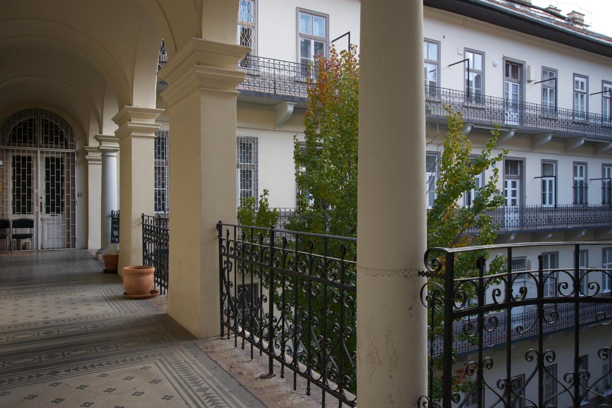 Apartment Standard By Hi5- Kiraly