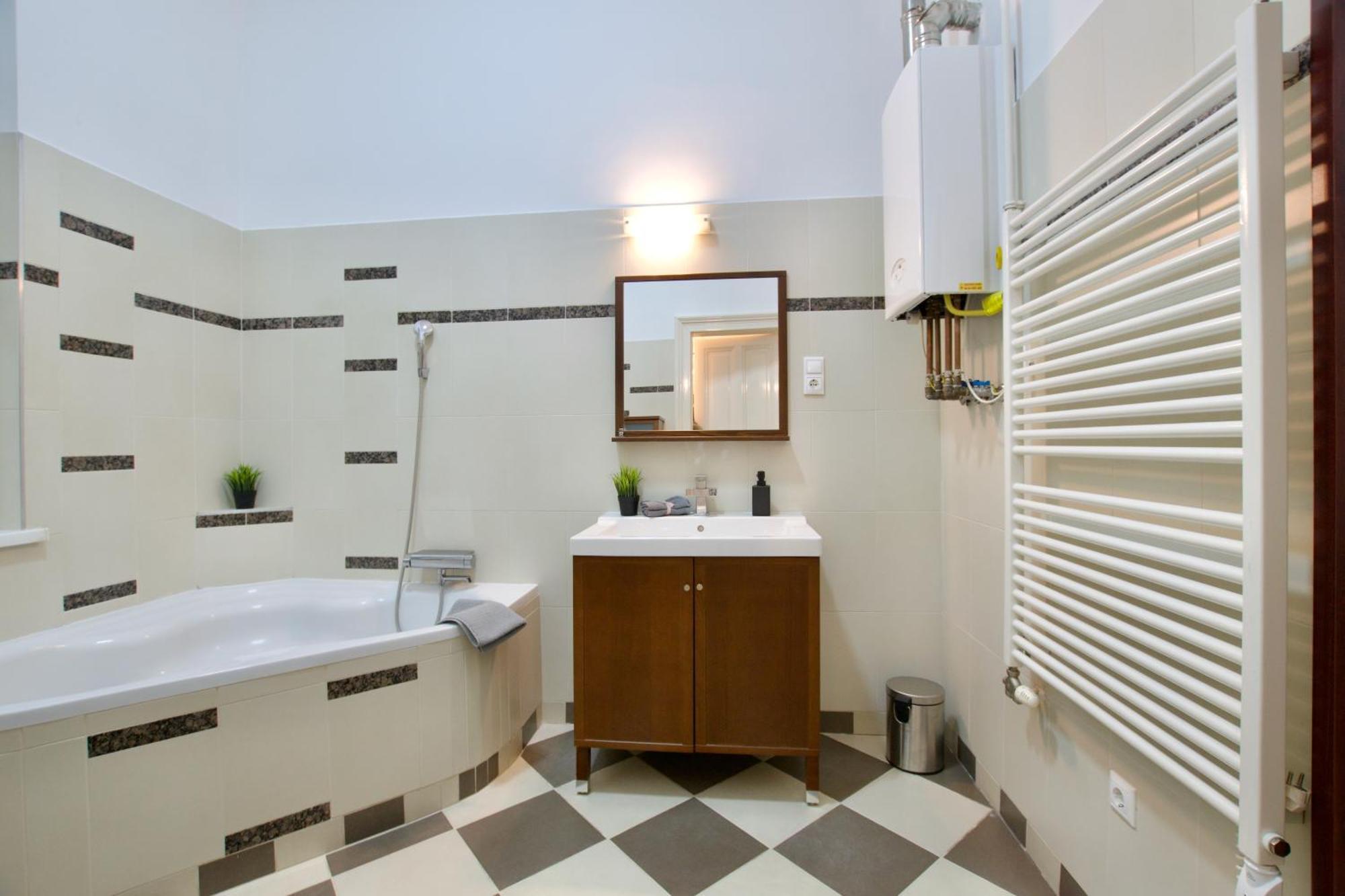 Standard By Hi5- Kiraly Apartment