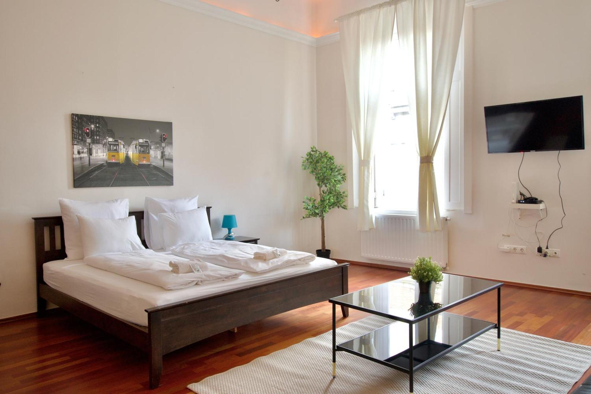 Apartment Standard By Hi5- Kiraly *