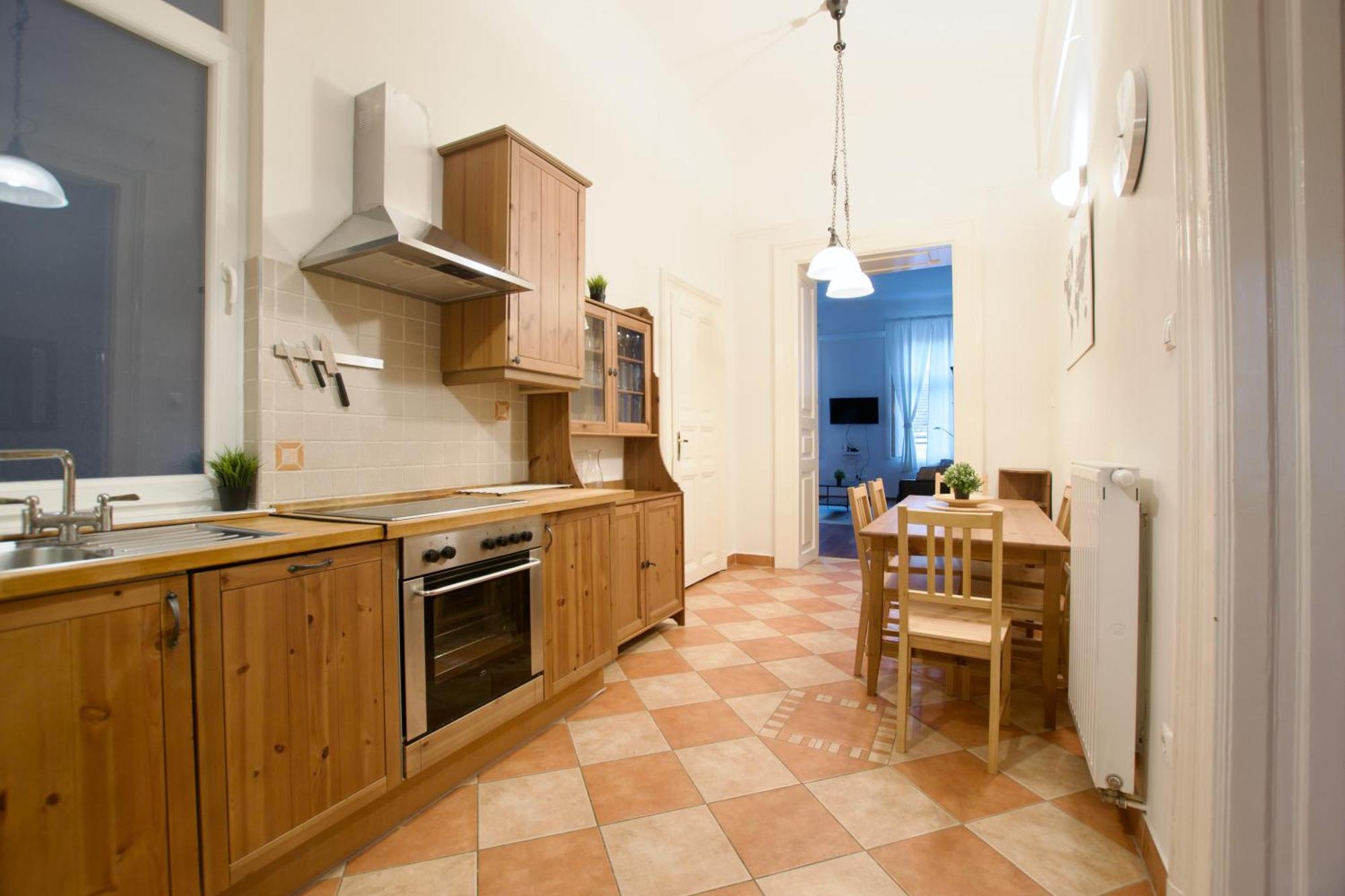 Standard By Hi5- Kiraly Apartment