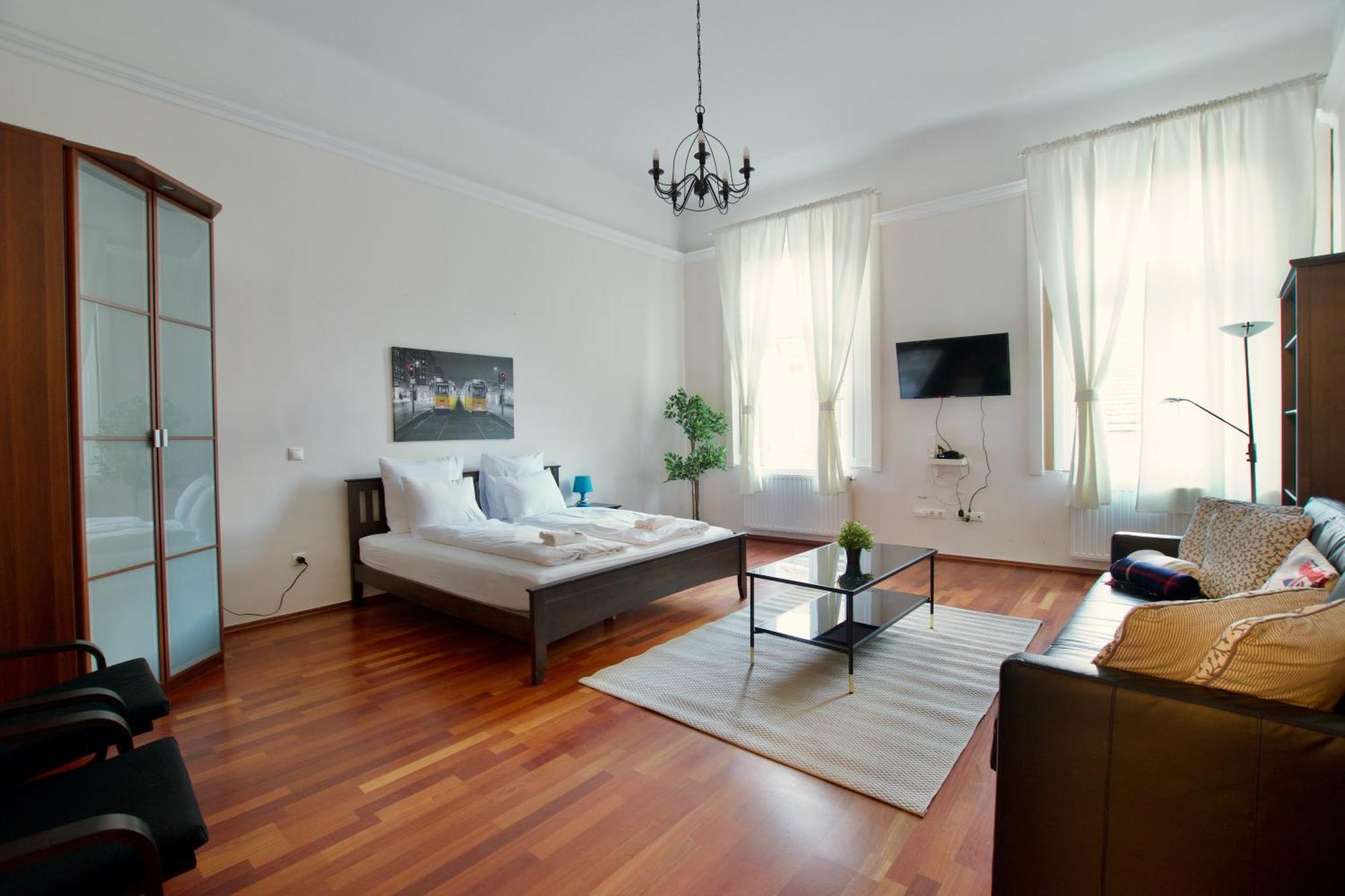 Standard By Hi5- Kiraly Apartmán